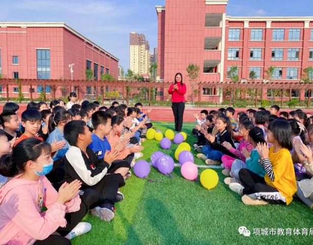 情暖童心 爱与童行:莲溪小学关爱留守儿童师生同庆迎双节_项城_项城网